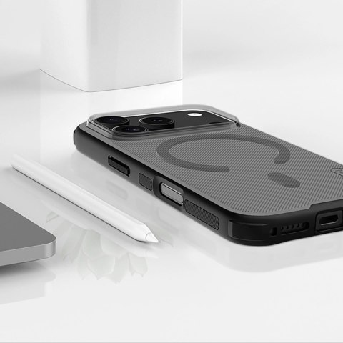 Etui Nillkin Super Frosted Shield Pro kompatybilne z MagSafe na iPhone 17 Pro - przezroczyste czarne
