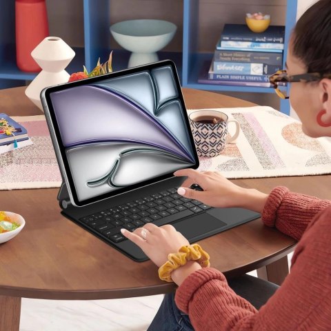 Etui Tech-Protect Smartcase Magnetic z klawiaturą na iPad Pro 12.9" (2020 /2021/2022) / 13" (2024/2025/2026) - czarne